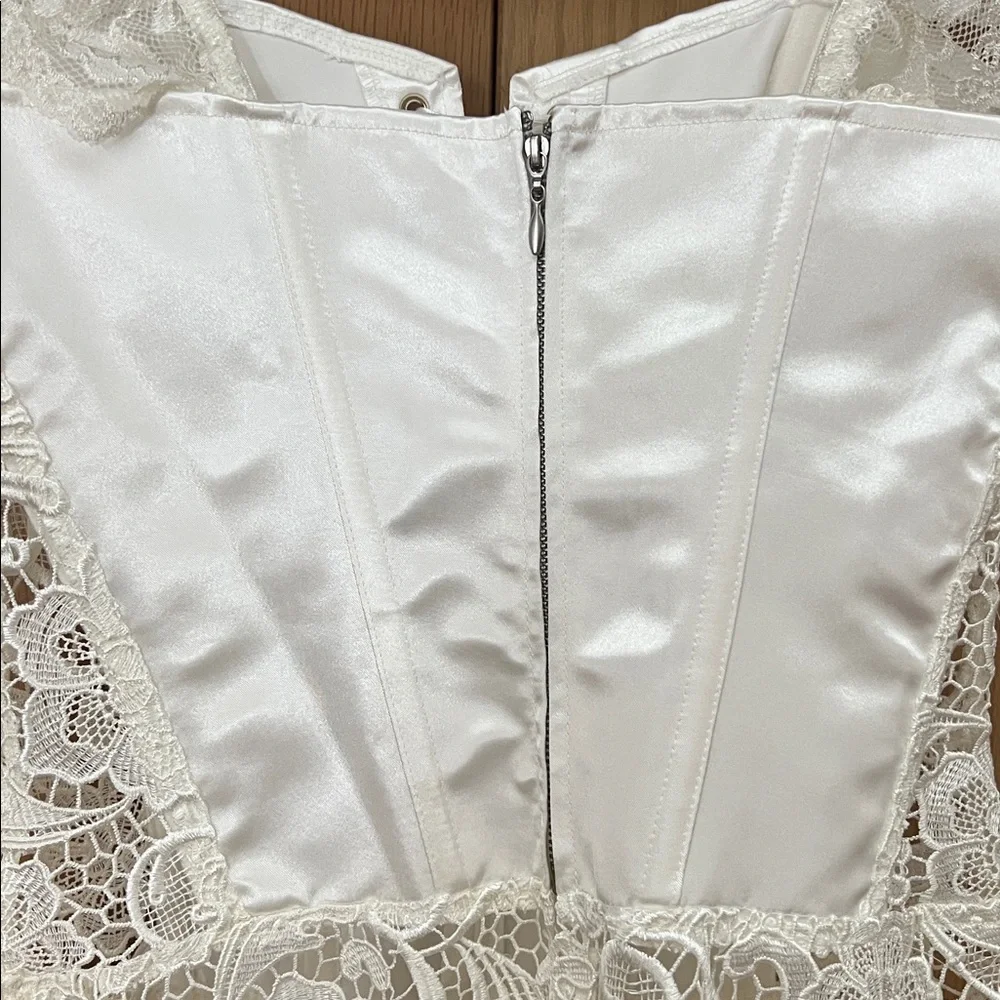 Dreamgirl Satin and Venice Lace Corset Size 34 - Picture 10 of 10